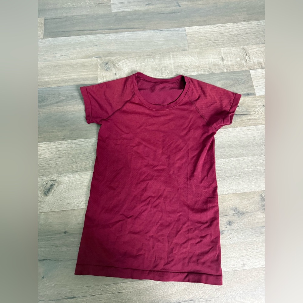 Lululemon swiftly in shade pomegranate